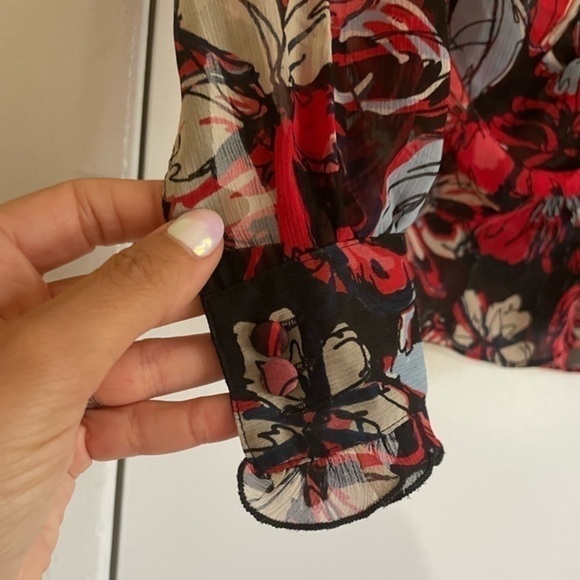 New York & Co Floral Button down top with neck scarf Size 4 - Picture 3 of 8